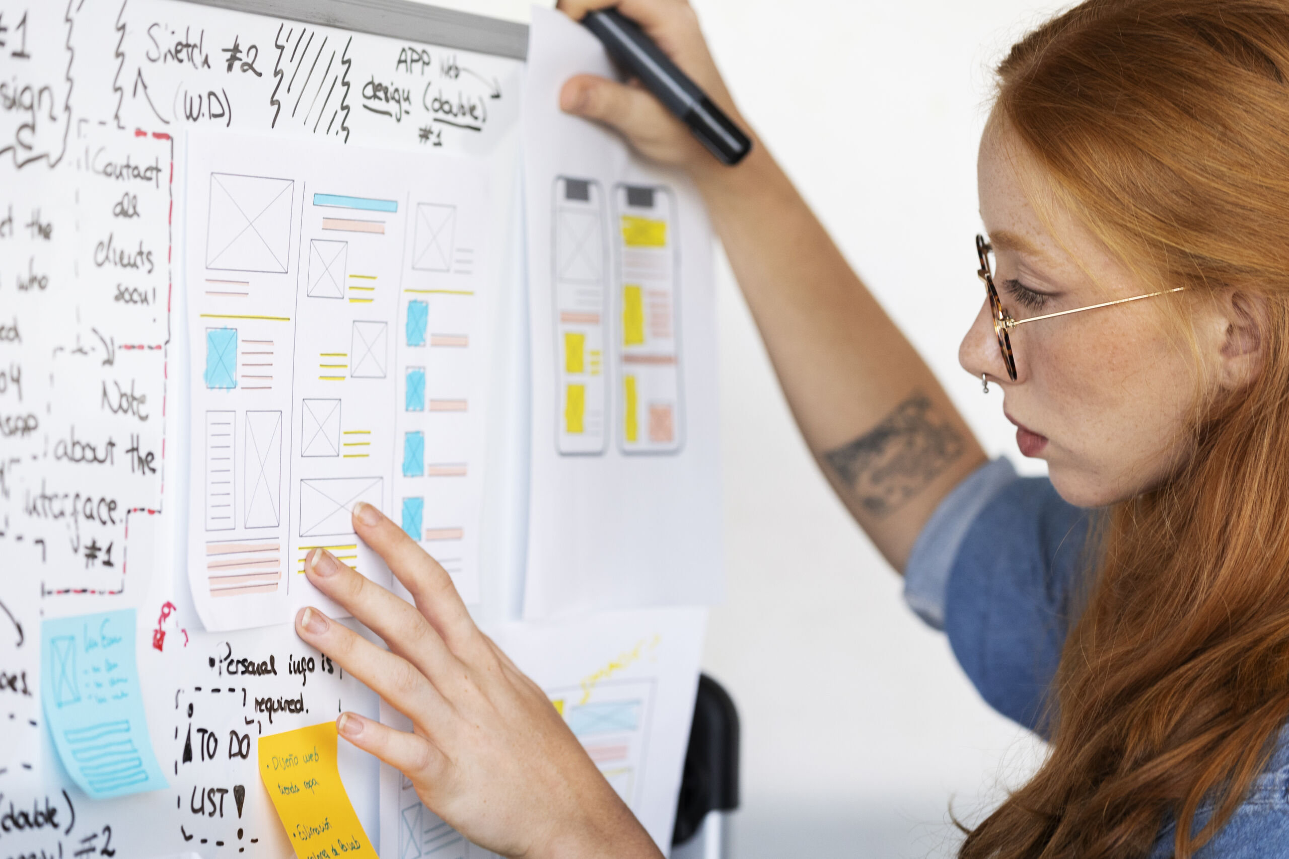 Thiết kế trải nghiệm người dùng (UI/UX).