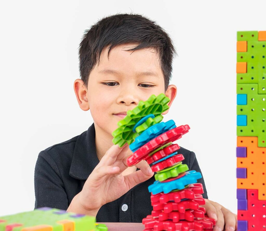 Quá trình lắp ráp LEGO mang đến cơ hội nâng cao kỹ năng giải quyết vấn đề