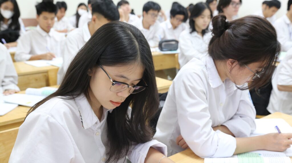 Nên Hay Không Nên Theo Học Trường Chuyên?