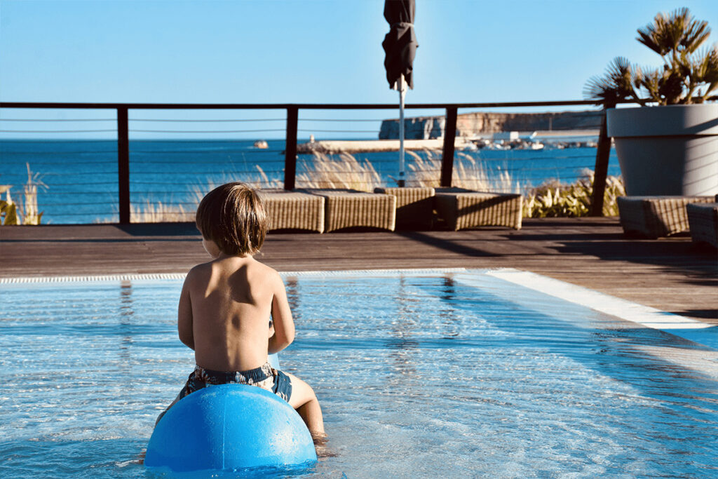 Hồ bơi riêng dành cho bé tại Martinhal Resorts