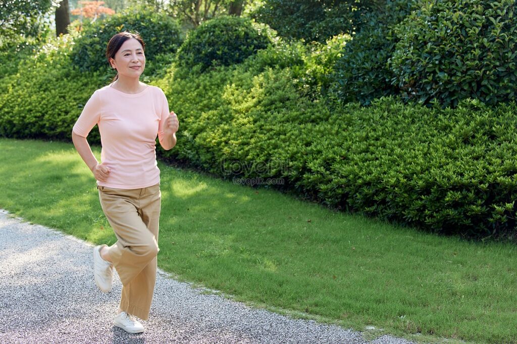 Chỉ 15 phút đi bộ nhanh mỗi sáng có thể kéo dài tuổi thọ đến 3 năm – theo tạp chí JAMA Internal Medicine