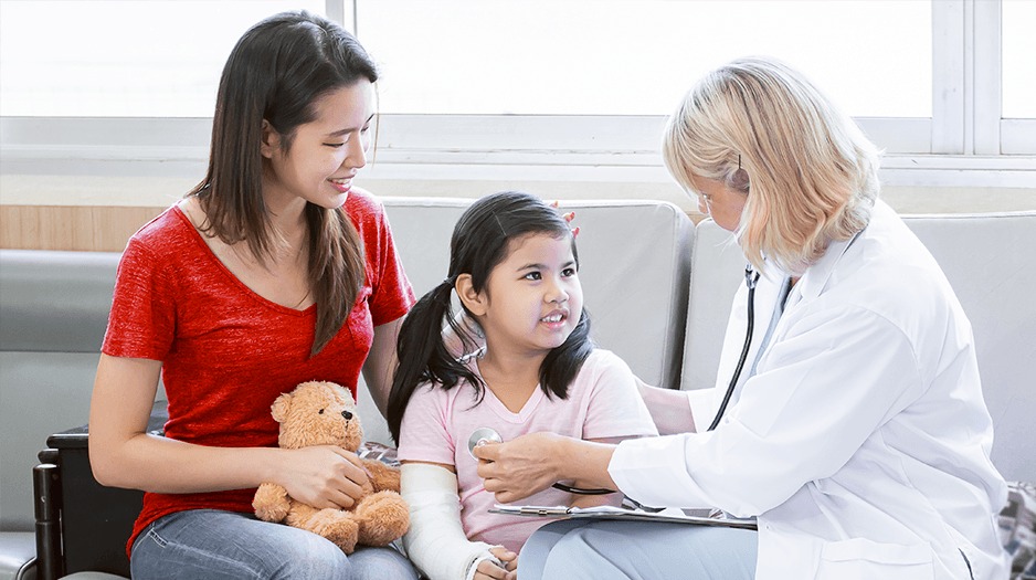 Bảo hiểm sức khỏe là loại bảo hiểm cho bé cơ bản và cần thiết nhất.