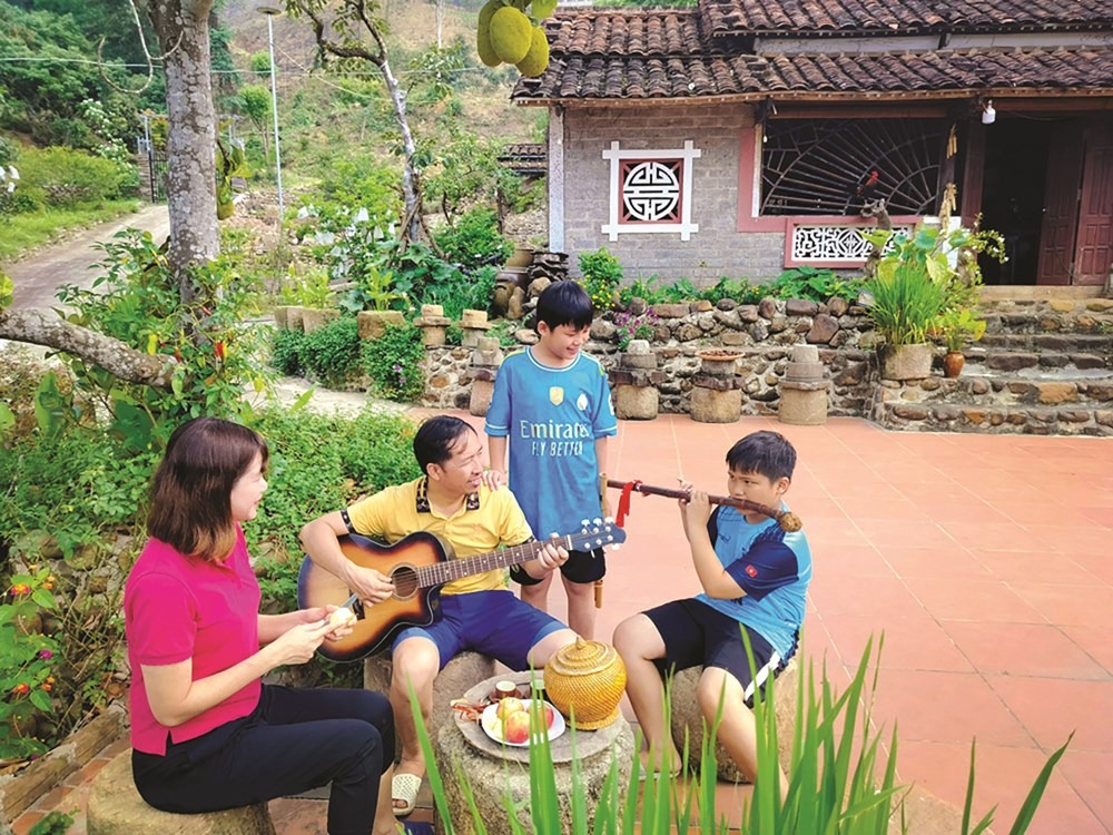 Gia đình chia sẻ khoảnh khắc hạnh phúc cùng nhau