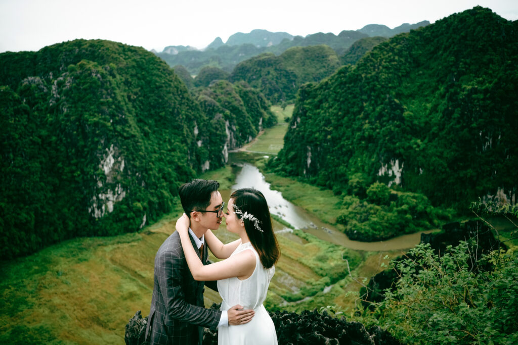 Ninh Bình mang vẻ đẹp thiên nhiên hùng vĩ, đậm bản sắc Việt Nam.