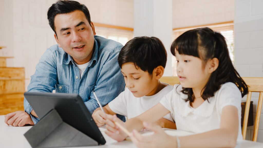 Homeschooling Và Con Đường Giáo Dục Dành Cho Những Bậc Cha Mẹ Kiên Định