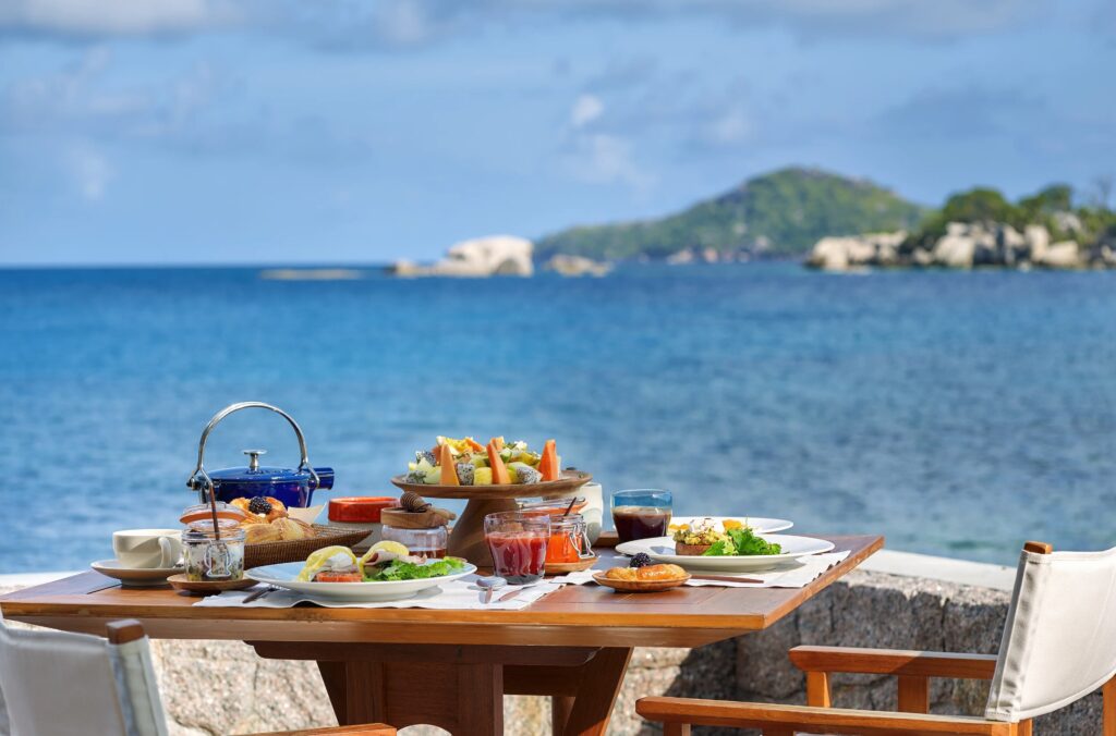 Nhà hàng cao cấp nhìn ra biển xanh ở Seychelles