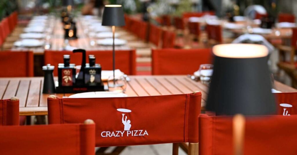 Không gian bữa tối tại Crazy Pizza Saint-Tropez