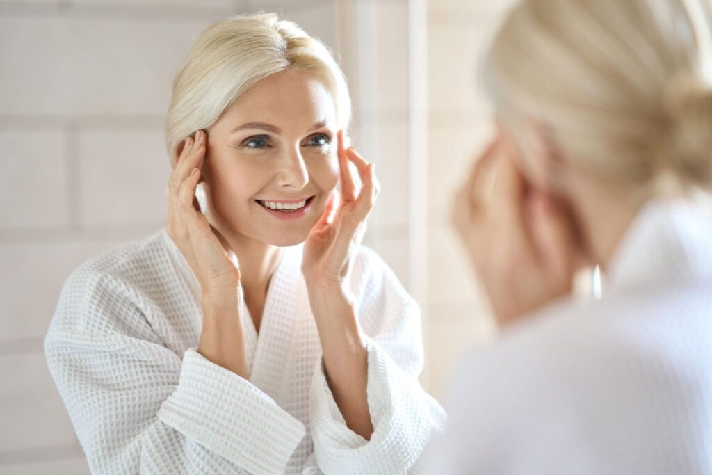 Ngành công nghiệp mỹ phẩm đang góp phần xây dựng và duy trì sự bất an của phụ nữ về vẻ đẹp