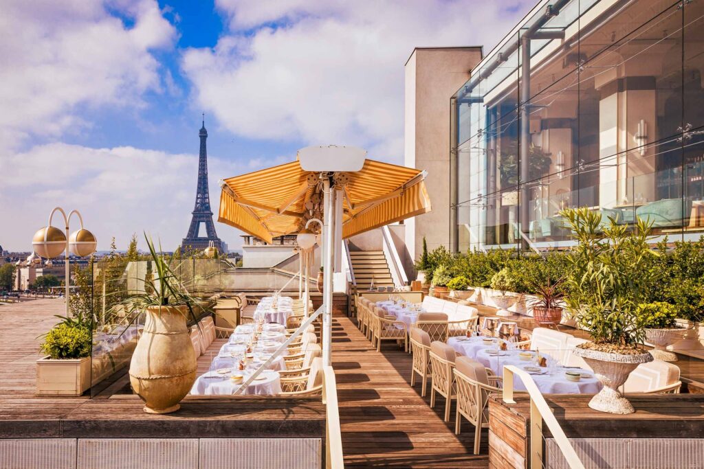 Rooftop Gigi Paris nhìn ra tháp Eiffel