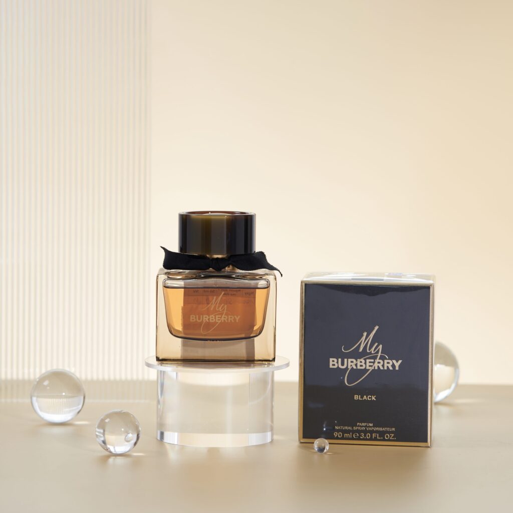 Chai My Burberry Black trong tông hổ phách