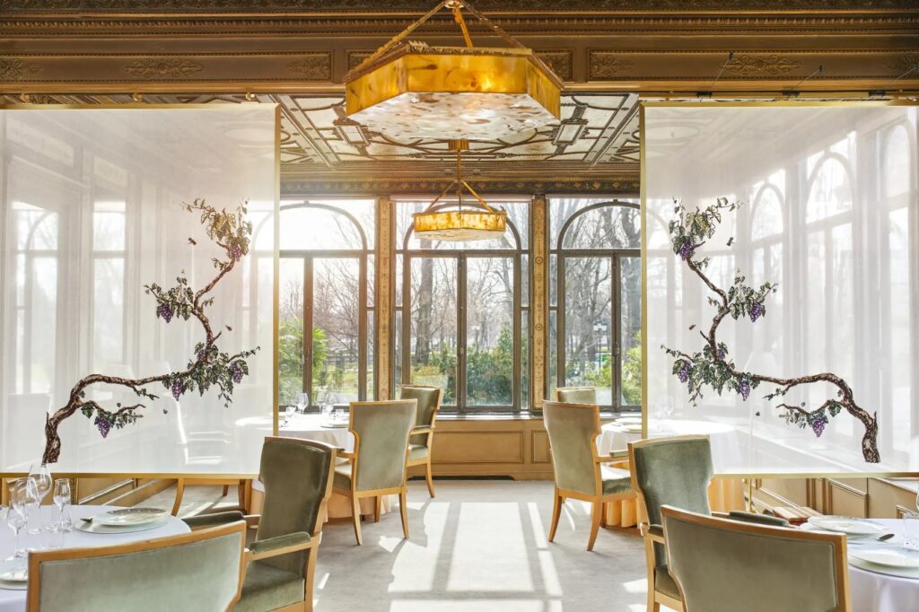 Alléno Paris tại Pavillon Ledoyen nhìn ra vườn Champs-Élysées