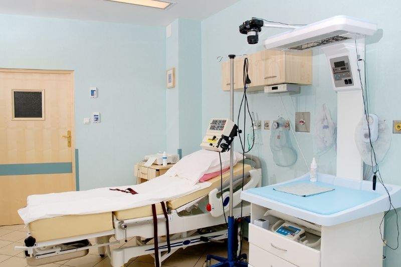 phòng sinh chờ mẹ bầu thai 42 tuần