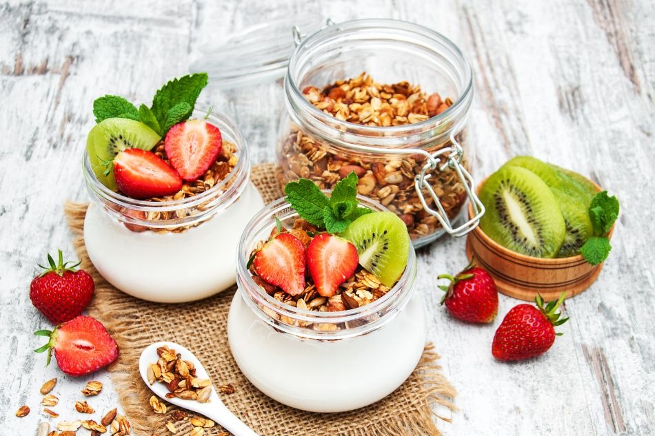 bữa ăn mùa ẩm ướt với rau củ và probiotics