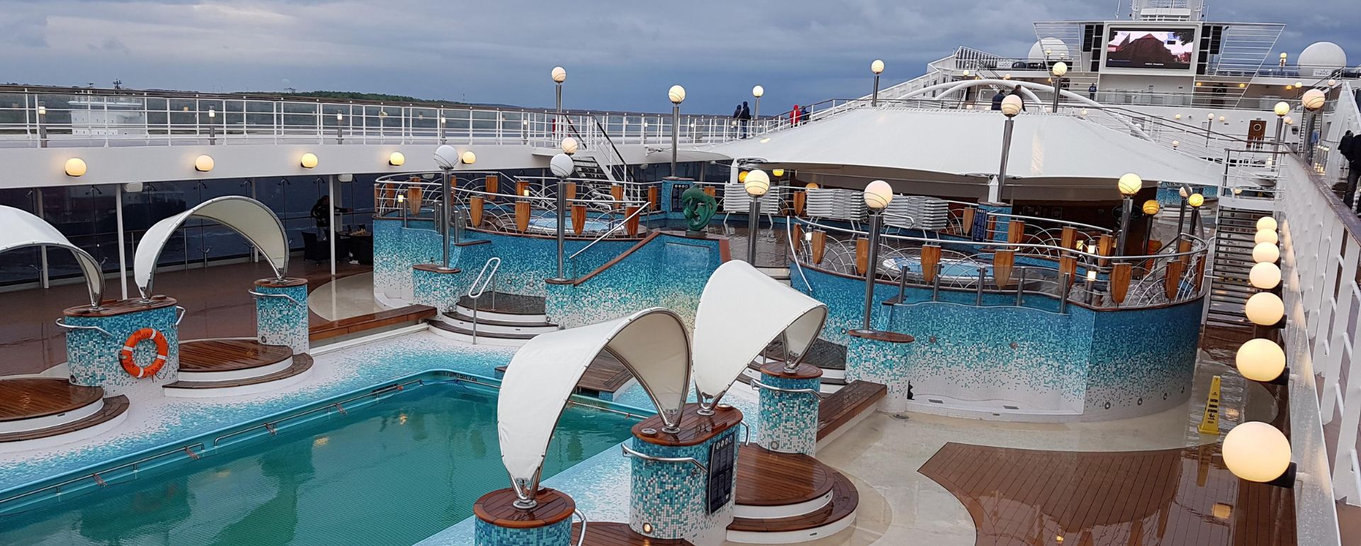 Luxury Boutique Cruises: Trải Nghiệm Thượng Lưu Trên Sóng Biển