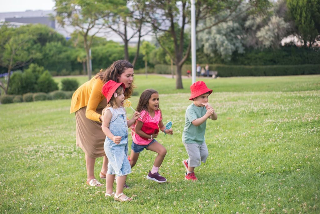Theme Park Nanny: “Cứu Tinh” Của Những Chuyến Đi Công Viên Giải Trí