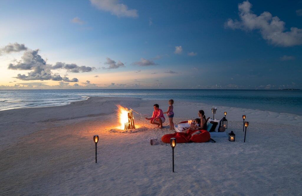 The Residence Maldives Castaway Dinner barefoot