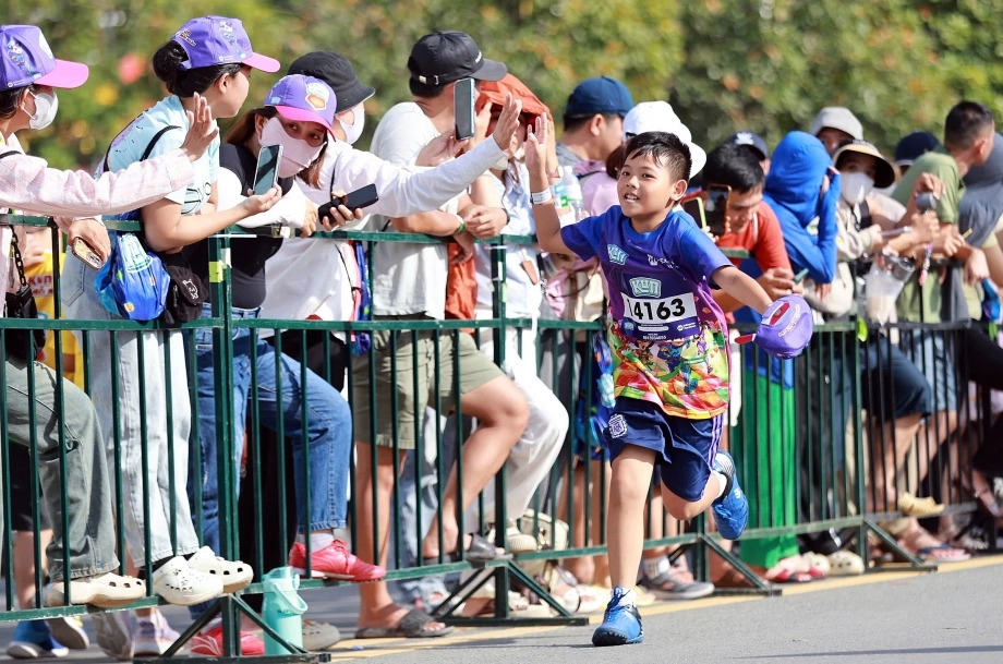 Thể thao lành mạnh cha mẹ cổ vũ con