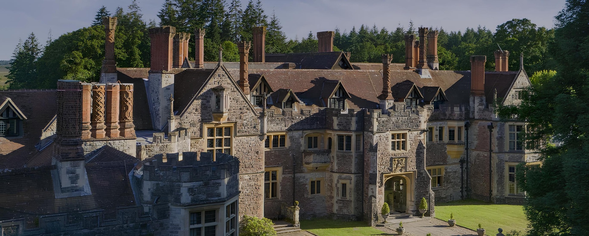 Khách Sạn Rhinefield House: Viên Ngọc Cổ Điển Giữa Rừng New Forest
