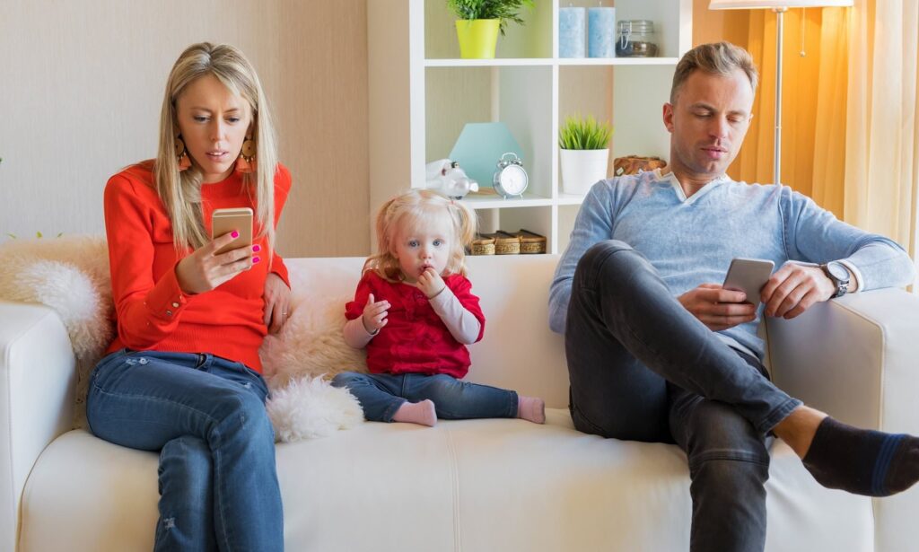 Hãy luôn nhớ rằng tình cảm và sự quan tâm không thể bị thay thế bởi bất kỳ thông báo hay video ngắn nào