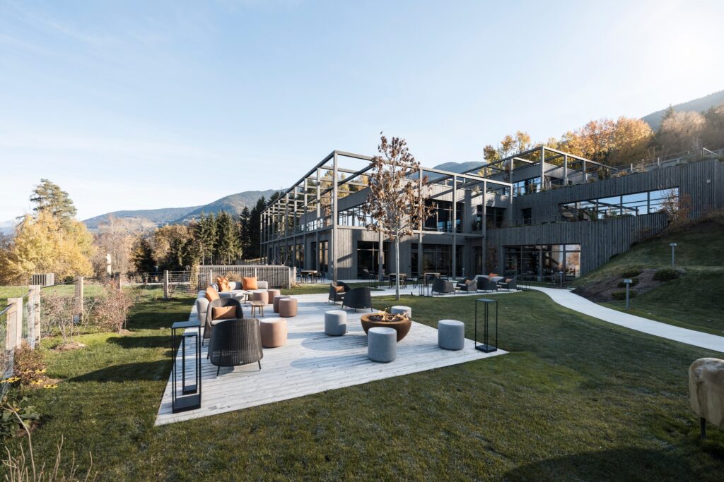 Một góc khuôn viên AKI Family Resort Plose