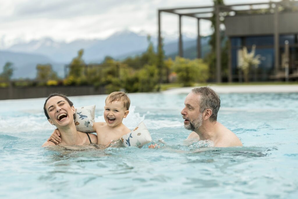 “AKI Water World” là khu vực nước được yêu thích nhất với hồ bơi cả trong nhà lẫn ngoài trời