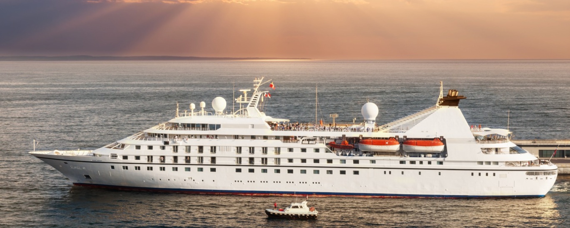 Trải Nghiệm Kỳ Nghỉ Trên Du Thuyền Nhỏ