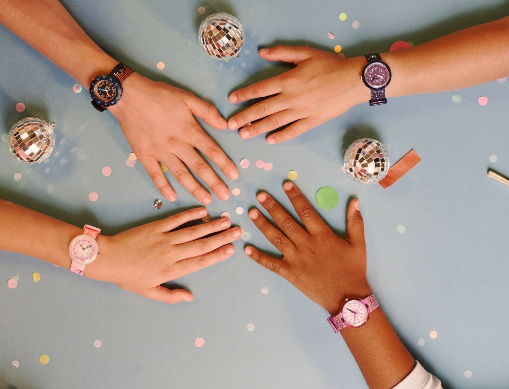 4 phiên bản đồng hồ Flik Flak Showtime lấp lánh nét đẹp riêng