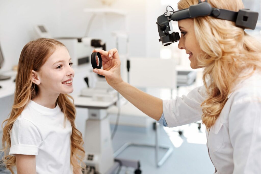 Khám mắt định kỳ giúp phát hiện sớm rối loạn thị lực