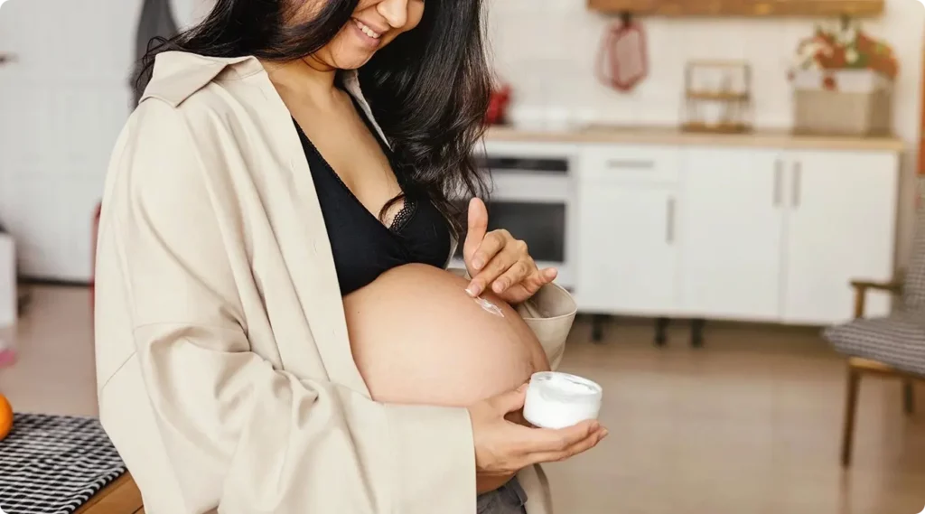 Chăm sóc da với sản phẩm phù hợp giúp ngăn ngừa rạn và giảm ngứa