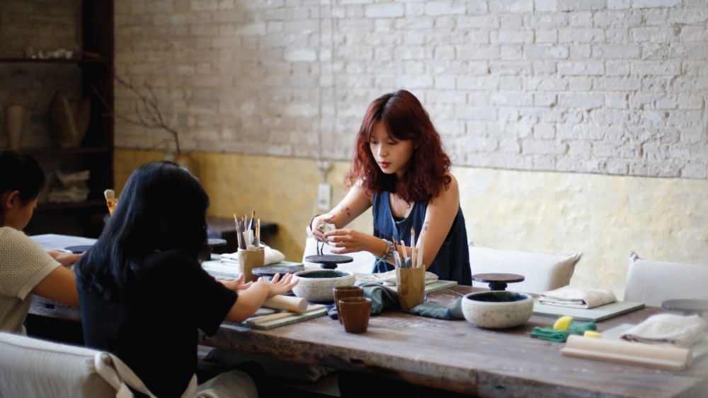 Một khoảnh khắc sáng tạo nhỏ – vẽ, viết, hay làm điều gì đó bằng tay – cũng có thể trở thành nơi tâm trí được “thở”.