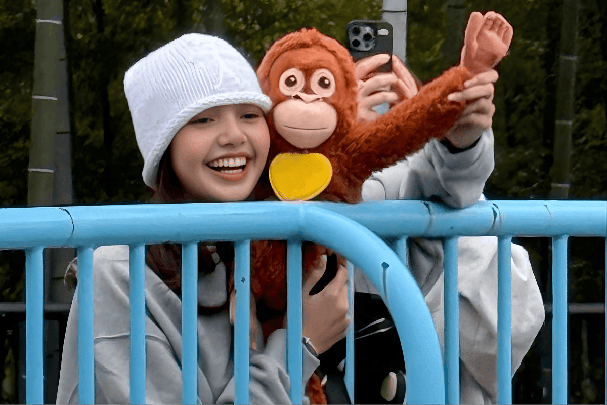 Lisa (Black Pink) đến thăm Punch tại Nhật