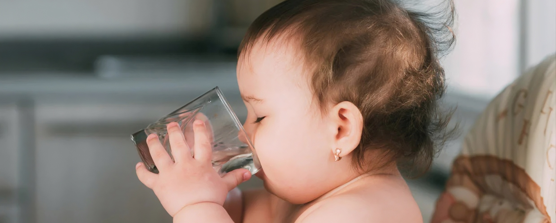 Khi Nào Trẻ Sơ Sinh Có Thể Uống Nước?