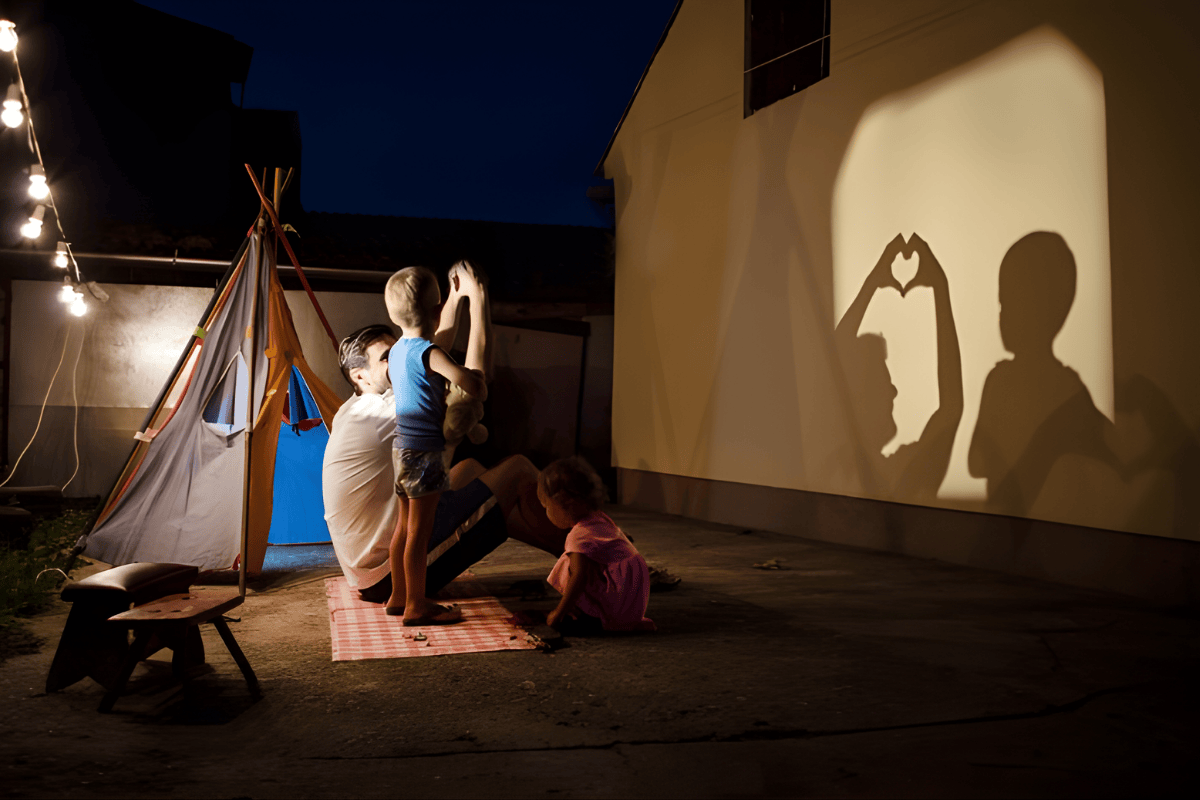 Một buổi dạo trên đường mòn hay một đêm cắm trại trong sân vườn đều là những “microadventure” rất đáng giá