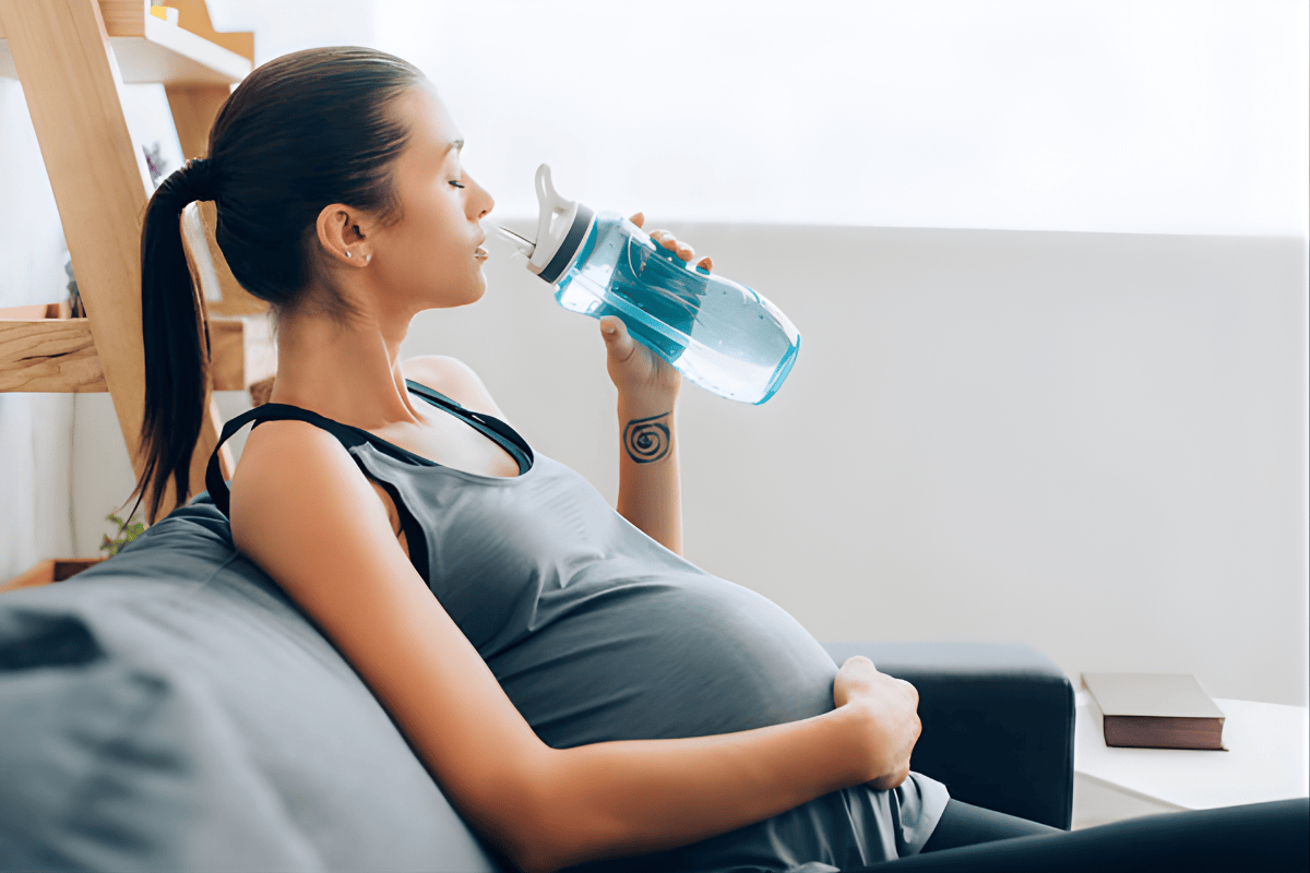 Uống quá nhiều nước trước khi test que thử thai có thể làm ảnh hưởng đến kết quả