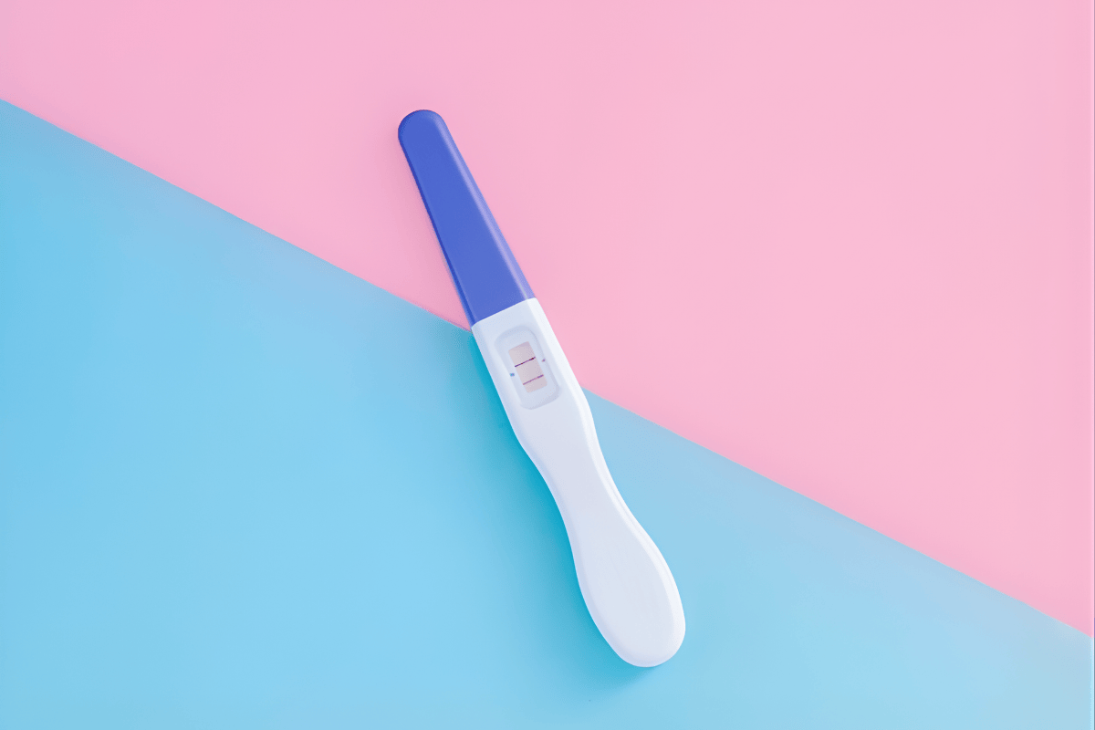 Nếu thử que quá sớm, hoặc thử ngay sau khi vừa uống nhiều nước, độ chính xác sẽ giảm rõ rệt