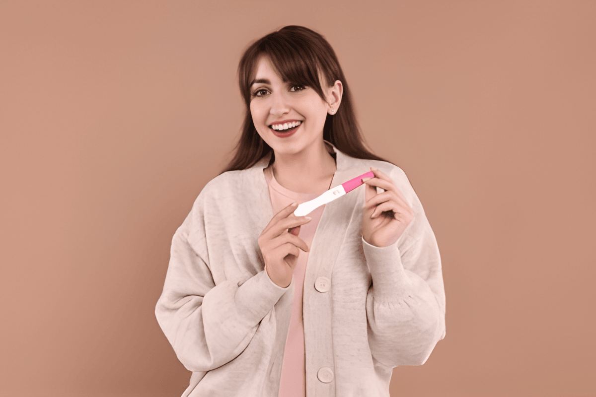 Nếu que thử cho kết quả âm tính nhưng kỳ kinh vẫn chưa đến, hãy chờ thêm vài ngày để thử lại