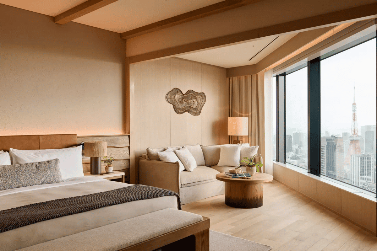 Khách sạn có 211 phòng nghỉ, gồm 24 phòng suite và 3 căn penthouse