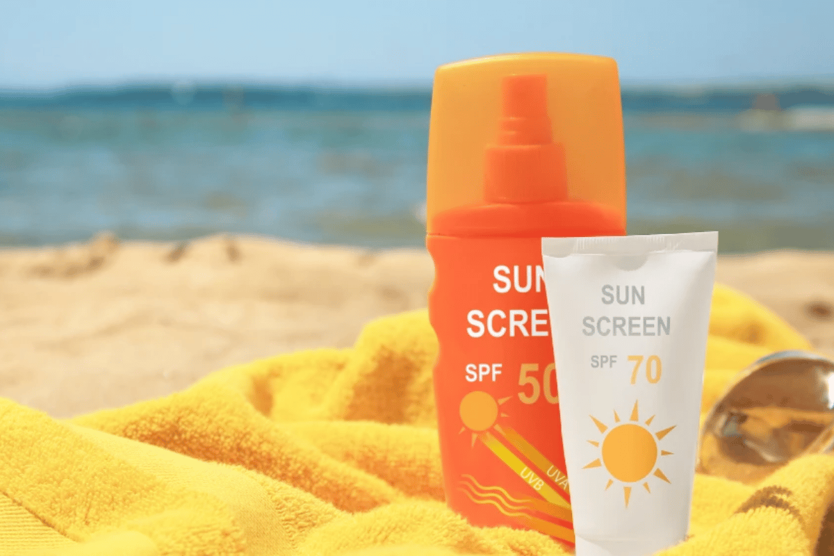 Nên ưu tiên công thức phổ rộng như chỉ số SPF 50 và PA++++