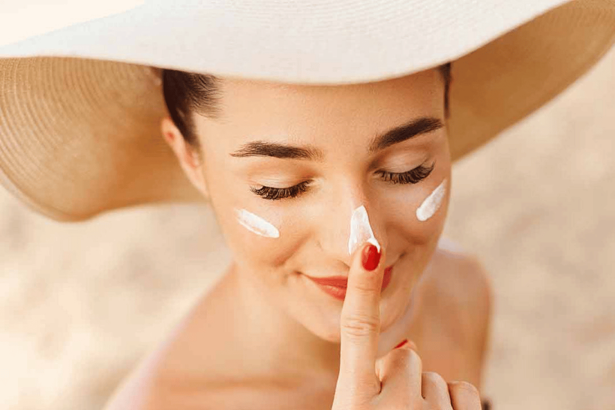 Kem chống nắng nên được thoa trước khi ra ngoài khoảng 15 đến 20 phút