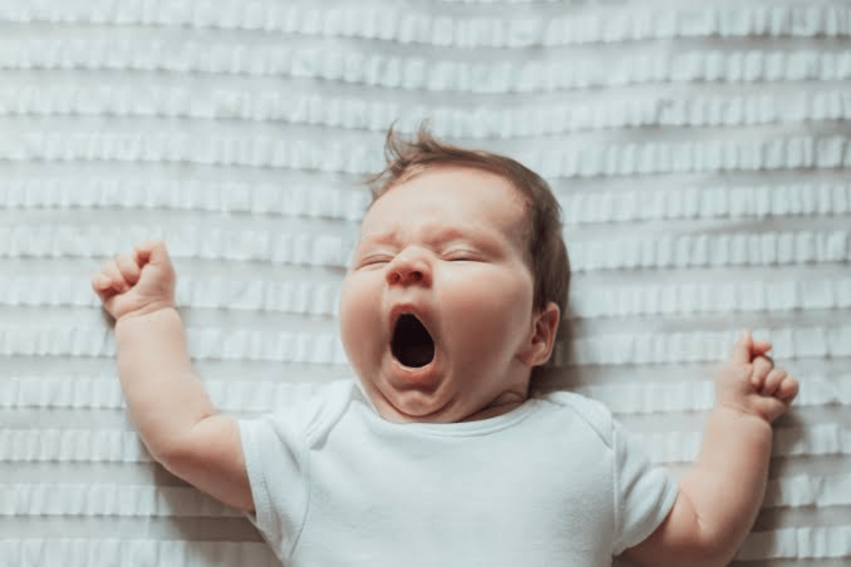Ba mẹ có thể cùng con thực hiện những hoạt động thư giãn cố định trước khi ngủ