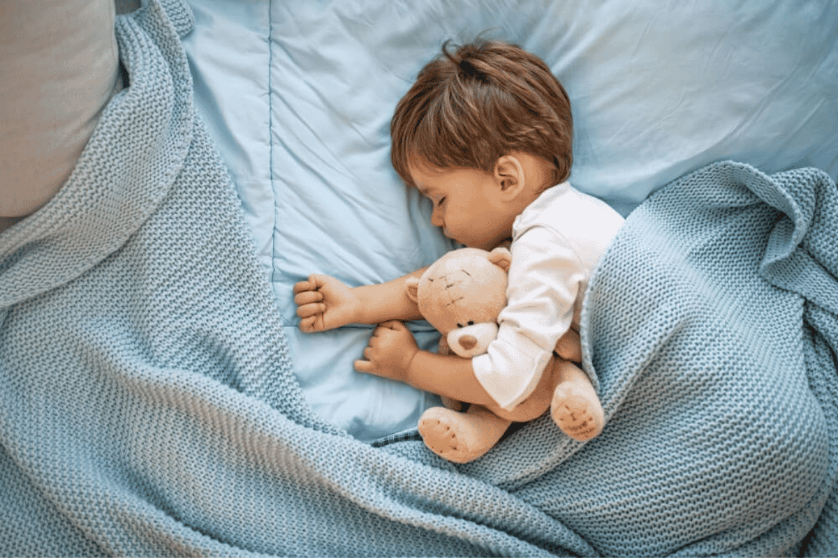 Tình trạng thiếu ngủ kéo dài sẽ bào mòn cảm xúc của trẻ